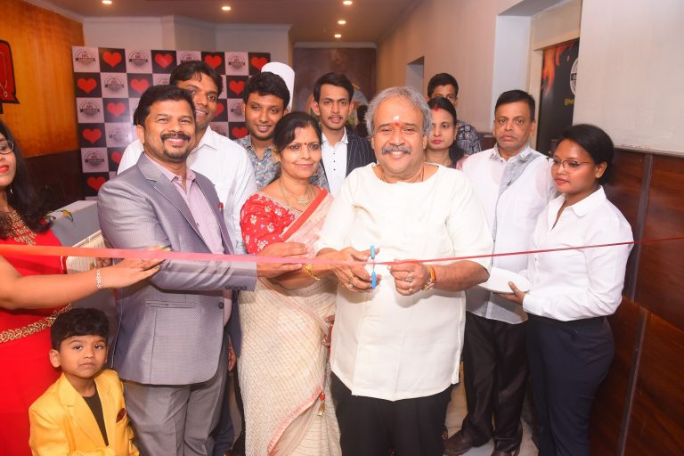 UDAYA R.MOGAVEERA,JAYANTHY& PANNEERSELVAM(CHECKERS HOTEL & ROHINI CINEMAS CHAIRMAN)